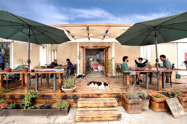 Front of property โ evening/night - Spice Quarter Inn (Ramat Negev)