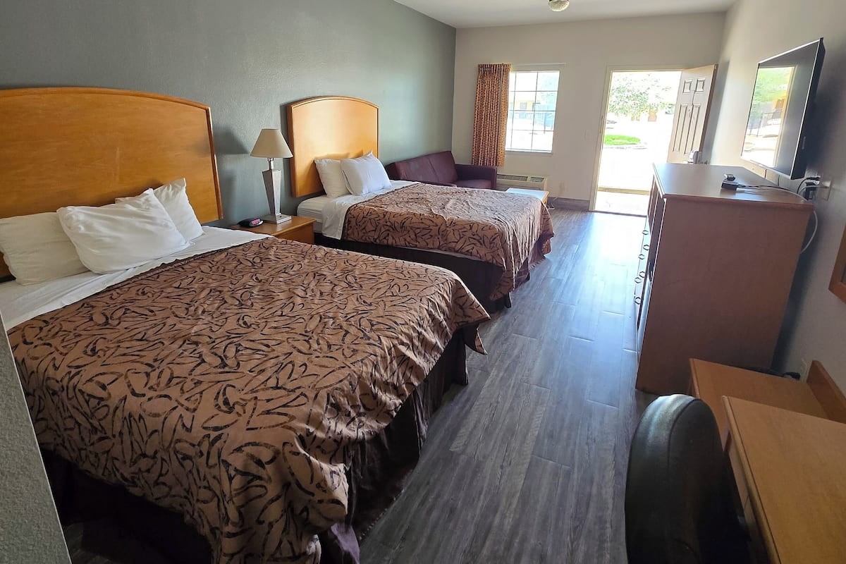 Desk, iron/ironing board, WiFi (free), bed sheets