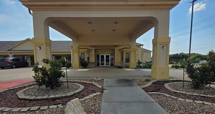Whitesboro Inn & Suites