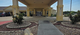 Whitesboro Inn & Suites