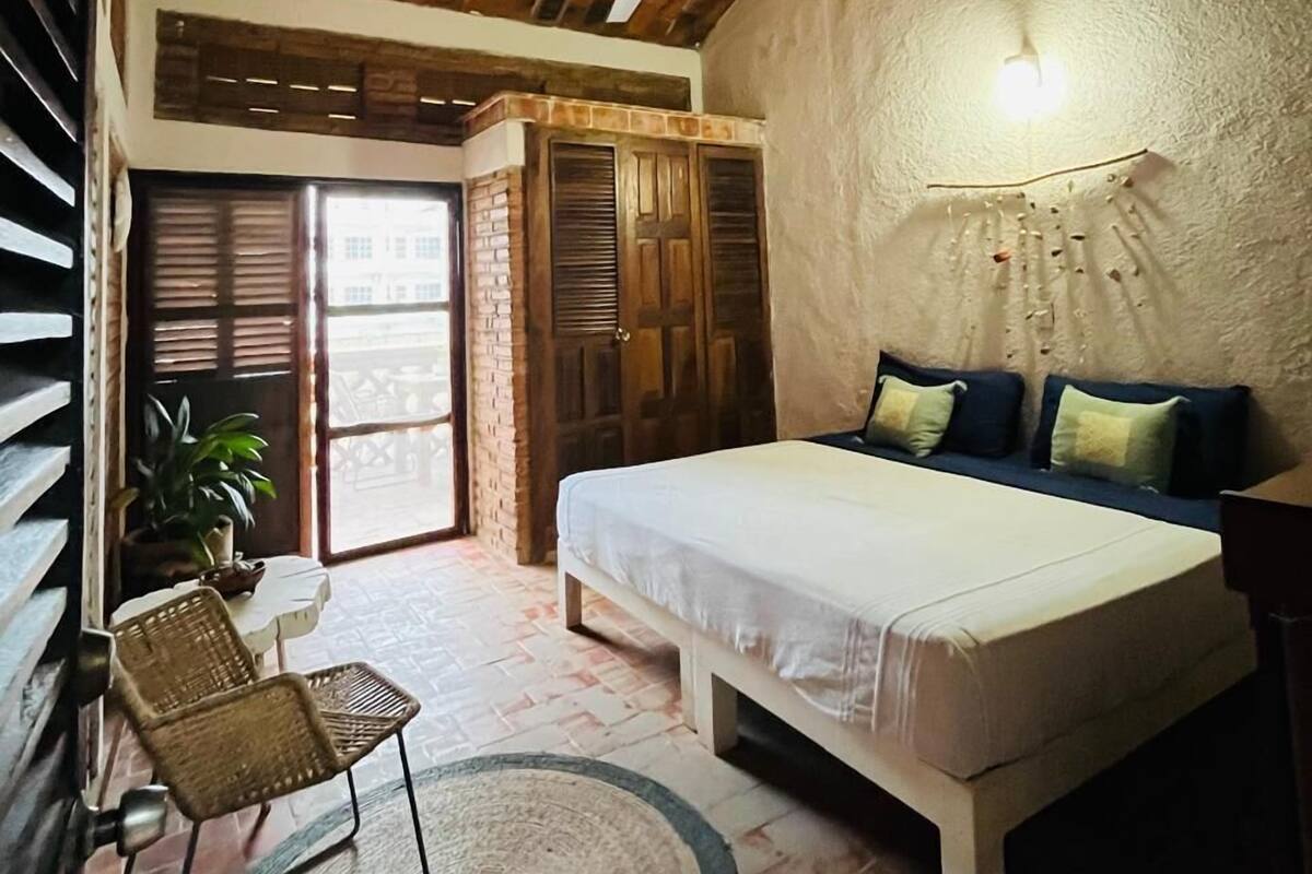 Basic Room, 1 King Bed | Free WiFi, individually furnished, bed sheets