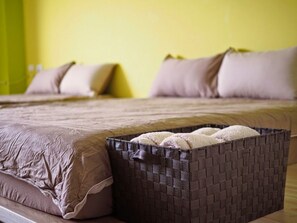 Standard Quadruple Room, Park View | Room amenity