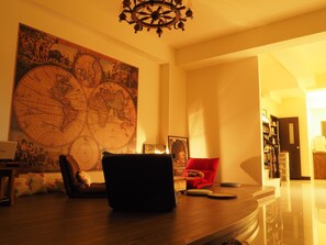 Lobby sitting area - Taiowan One Piece Anping House (Tainan)