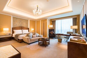 Executive Double Room | Minibar, in-room safe, desk, blackout drapes - Suqian Hengli International Hotel (Suqian)