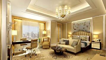 Executive Double Room | Minibar, in-room safe, desk, blackout drapes