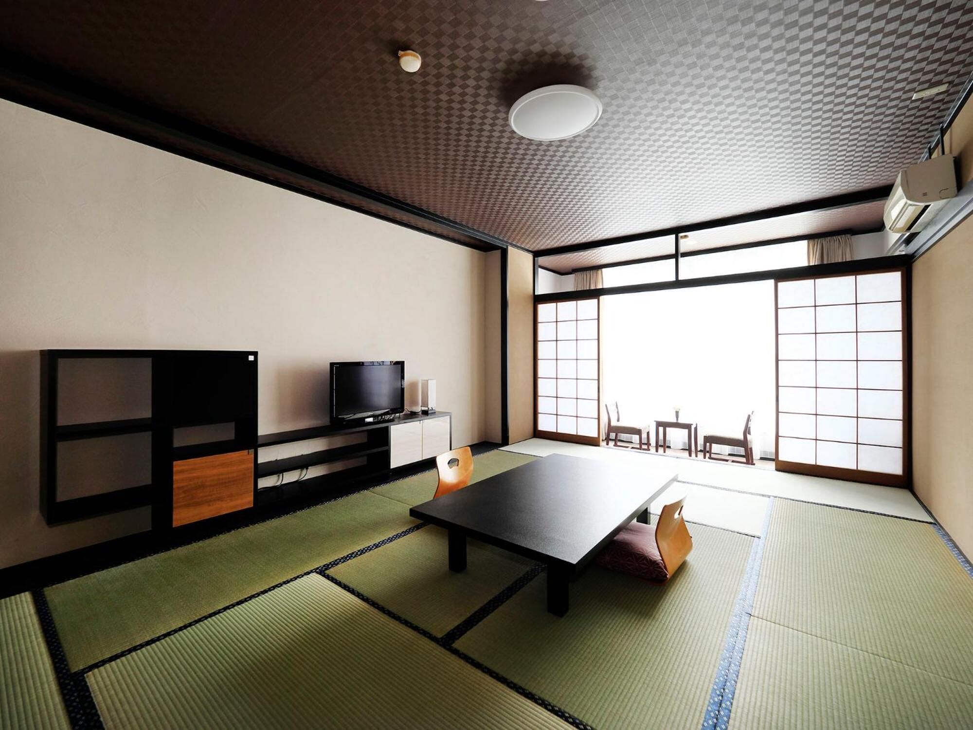 In-room safe, free WiFi, bed sheets