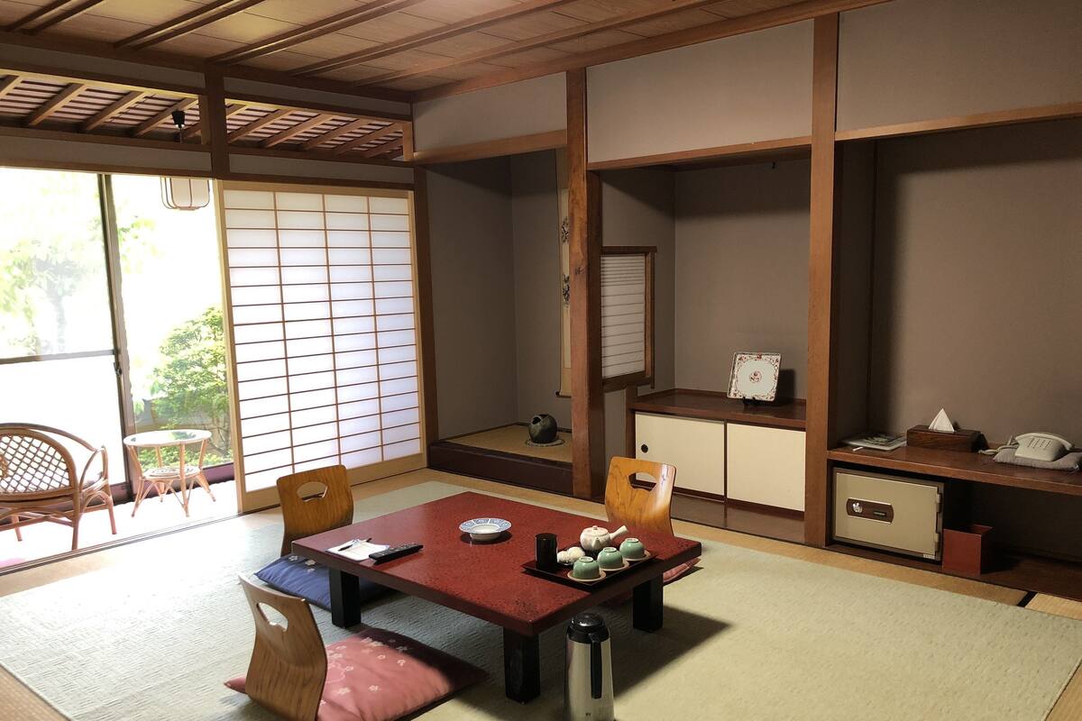 Phòng truyền thống (Japanese Style) | Két bảo mật tại phòng, bộ trải giường