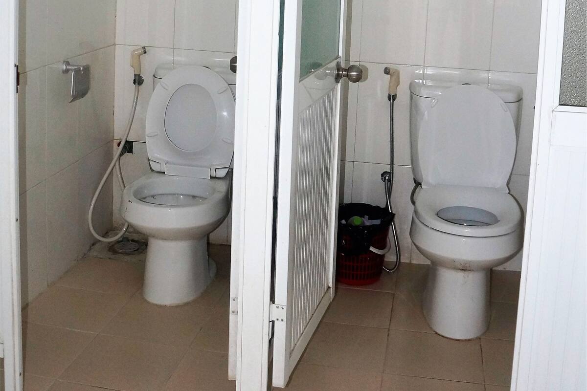 Een douche, gratis toiletartikelen, een haardroger, pantoffels