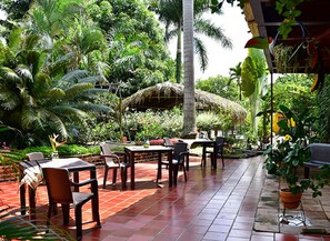 Daily continental breakfast (COP 15000 per person)