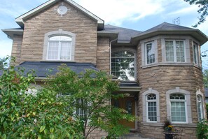 Front of property - Malak Bnb (Fort Erie)