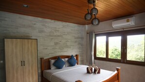 Two Bedrooms Private Pool Villa  | 2 soverom, safe på rommet, blendingsgardiner og strykejern/-brett
