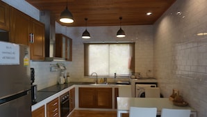 Two Bedrooms Private Pool Villa  | Eget kjøkken | Kjøleskap, mikrobølgeovn, ovn og kokeplater