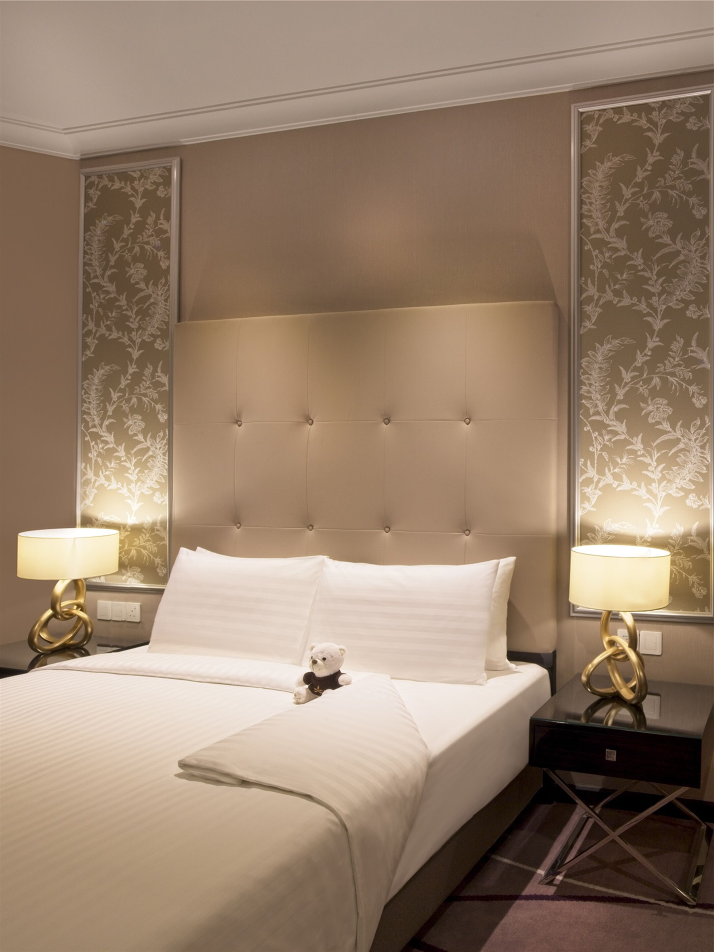 executive suite | down duvets, pillow-top beds, minibar, in-room safe