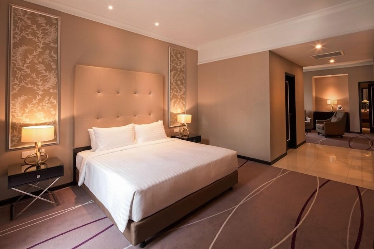 In-room safe, desk, laptop workspace, free WiFi