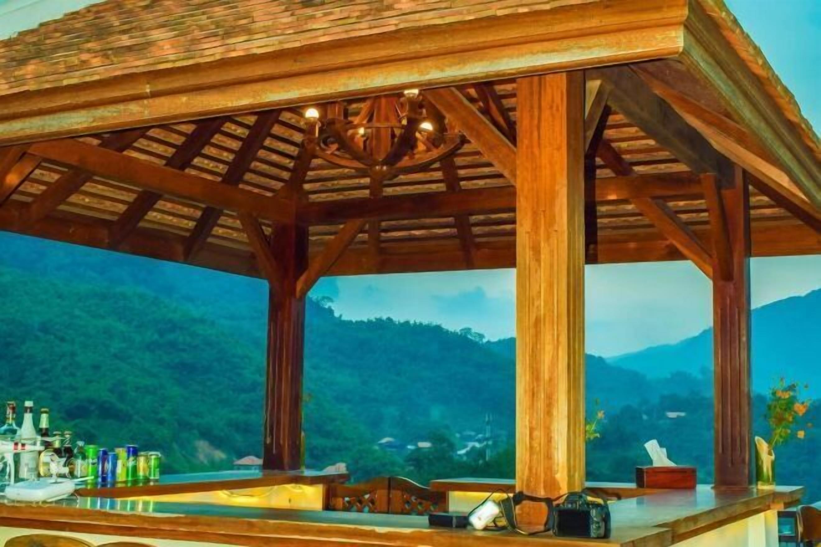 Bar (trong khuôn viên)