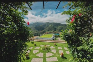 Unclassified image, 3 of 12, button - Le Grand Pakbeng (Oudomxay)
