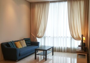 アパートメント 2 ベッドルーム (#3) | リビングルーム | 40 インチの薄型テレビ (ケーブル放送視聴可)、テレビ