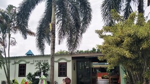 A building with a tiled roof, a small porch, and a statue of a woman. - Baan Plubpla Resort (Chanthaburi)