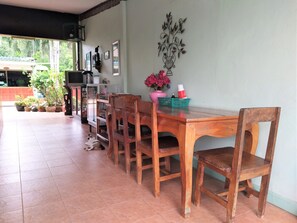 Lobby sitting area - Baan Plubpla Resort (Chanthaburi)