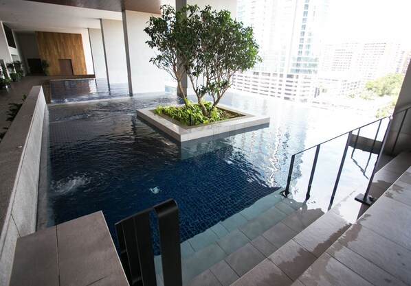 室內泳池、室外泳池