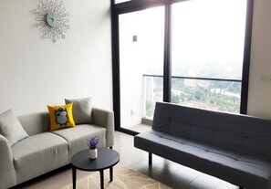 Kamar (Duplex Apartment #2) | Seprai premium dan didekorasi berbeda-beda