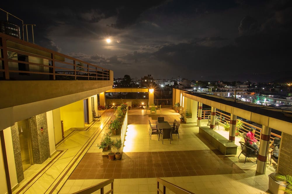 Hotel Lake Paradise