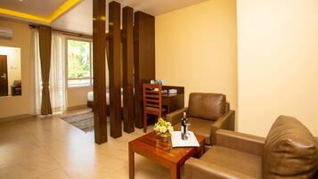 Junior Suite | Living area | Flat-screen TV