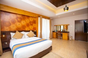 Premium bedding, minibar, in-room safe, desk - Hotel Lake Paradise (Pokhara)
