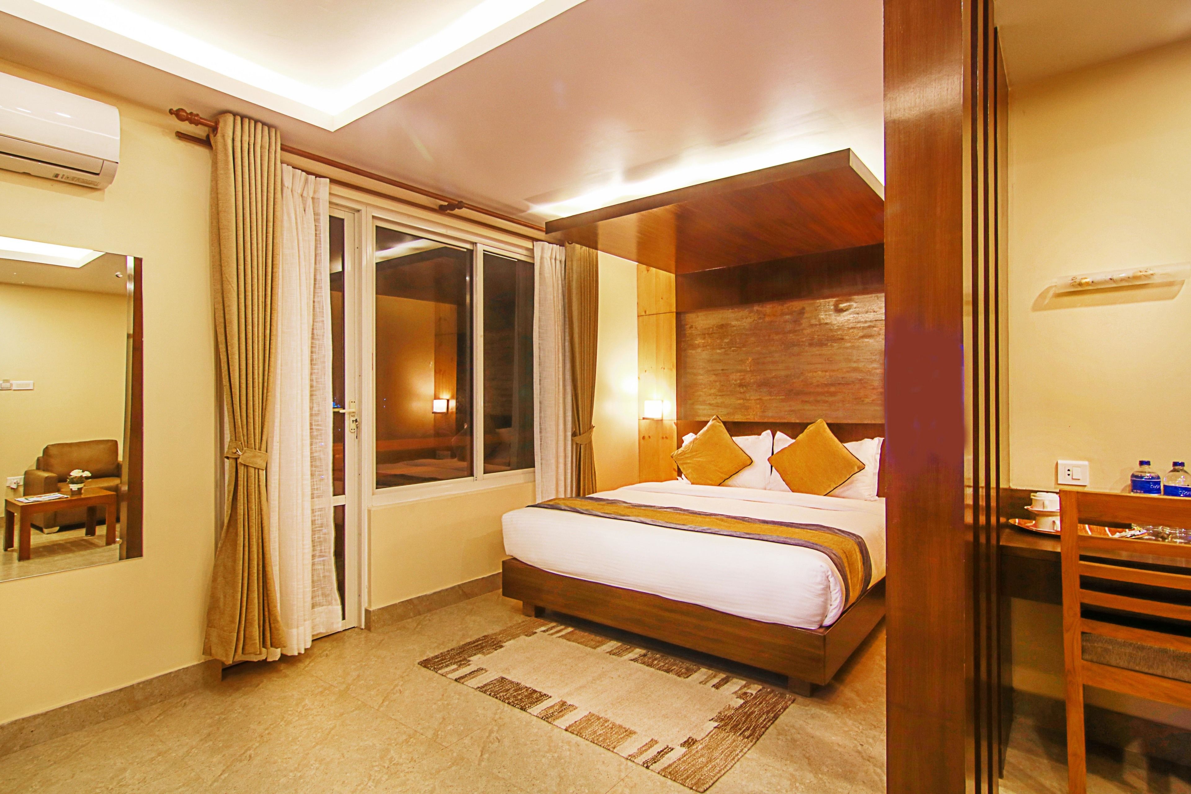junior suite | premium bedding, minibar, in-room safe, desk