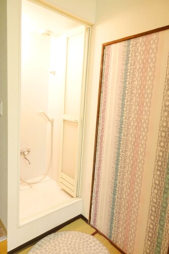 バスルームのシャワー