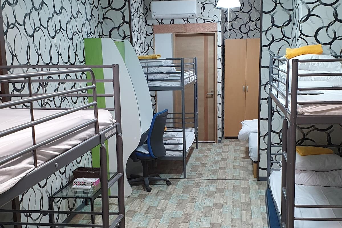 1 dormitori, planxa i posts de planxar, wifi gratuïta i roba de llit