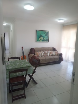 Traditional Apartment, 2 Bedrooms | Living room