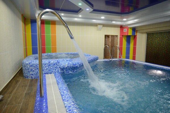 Indoor pool, outdoor pool - City Line Boutique Hotel (Tashkent)