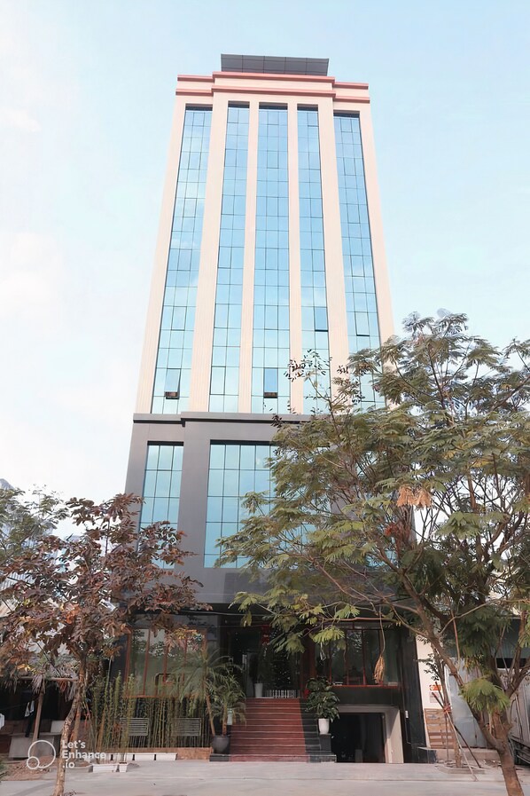 Front of property - Granda Central Apartment (Hanoi)