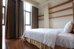 Premium bedding, in-room safe, individually furnished, desk - Granda Central Apartment (Hanoi)