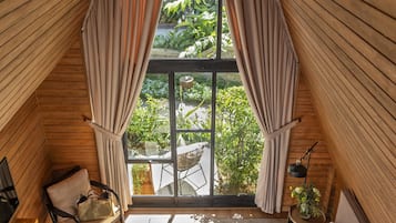 Executive Room, Garden View | In-room safe, free WiFi, bed sheets