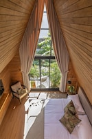 In-room safe, free WiFi, bed sheets