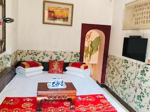 Superior Kang Room | Desk, blackout drapes, free WiFi