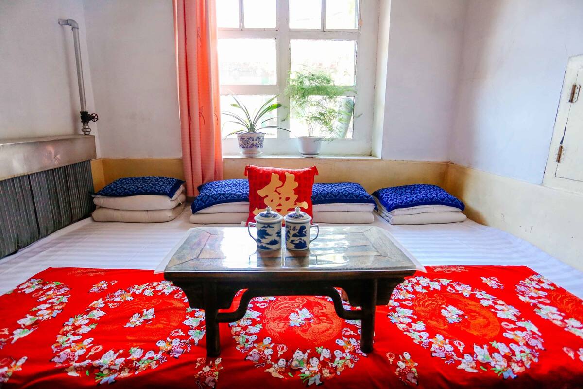 Family Suite | Desk, blackout drapes, free WiFi