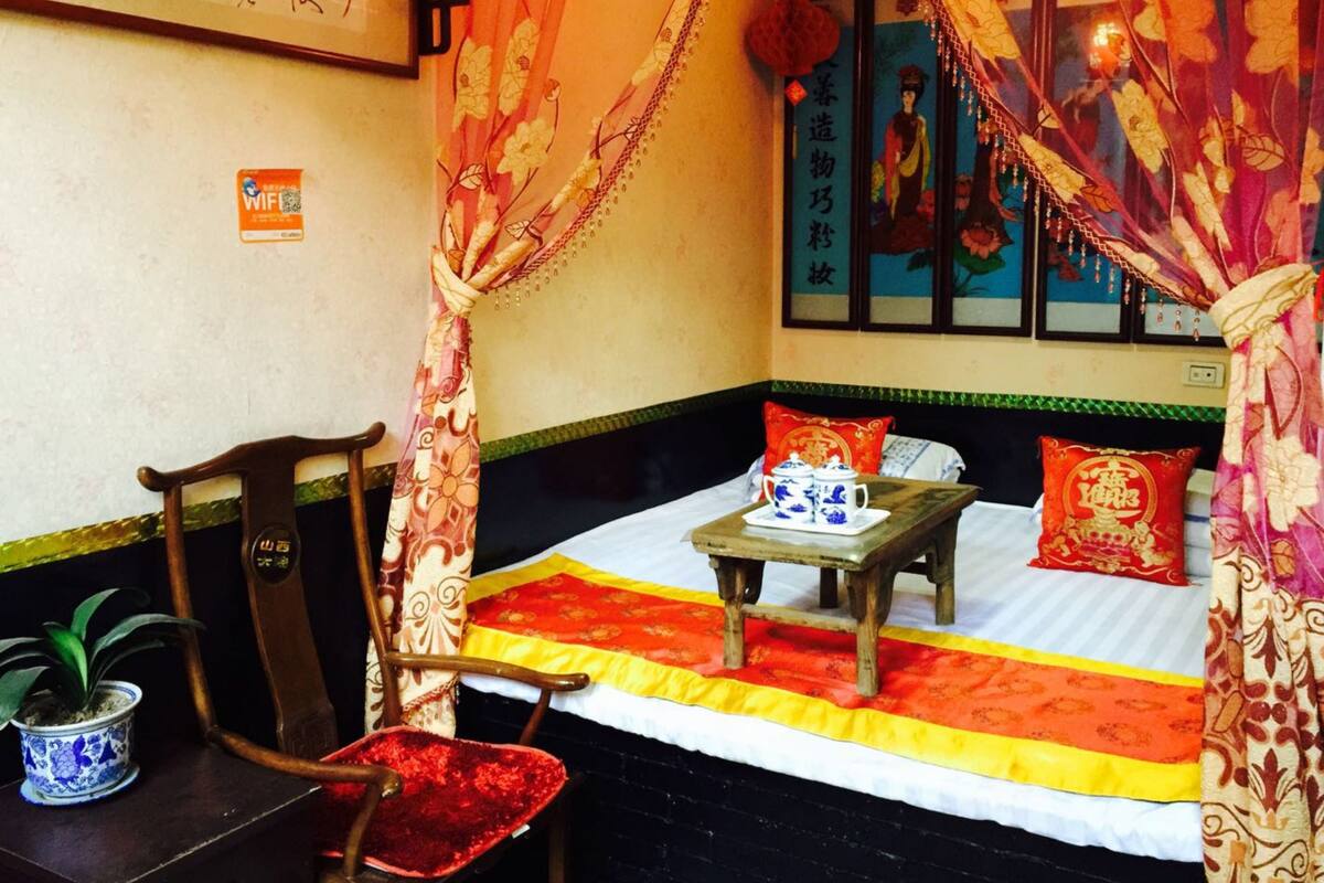 Comfort Kang Room | Desk, blackout drapes, free WiFi