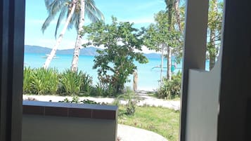 Double Aircon Room with Sea View | 隔音、床單