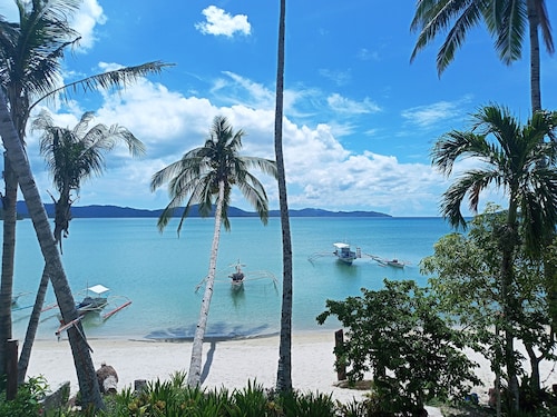 Ausan Beach Front Cottage and Restaurant