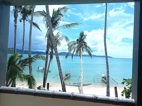 Double Aircon Room with Sea View | Utsikt från rummet