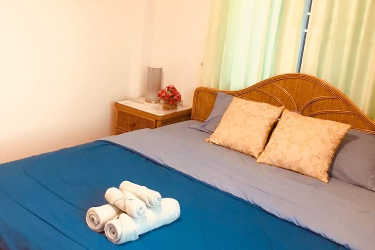 Deluxe Double Room with Queen Bed