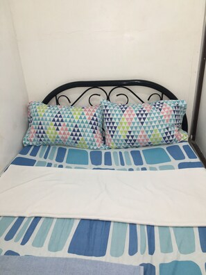 Standard with Private Bathroom  | Free WiFi, bed sheets - Mimi's Travelers Suites (Cagayan de Oro)