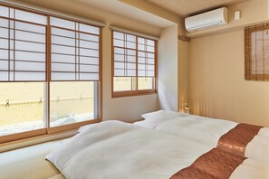 Leilighet i japansk stil, 3 soverom, kjøkken, hageutsikt | Dundyner, blendingsgardiner, strykejern/-brett og wi-fi (inkludert)