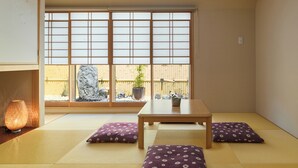 Leilighet i japansk stil, 3 soverom, kjøkken, hageutsikt | Oppholdsområde