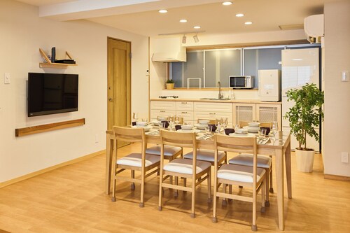 客室内のダイニングエリア