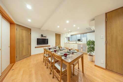 客室内のダイニングエリア