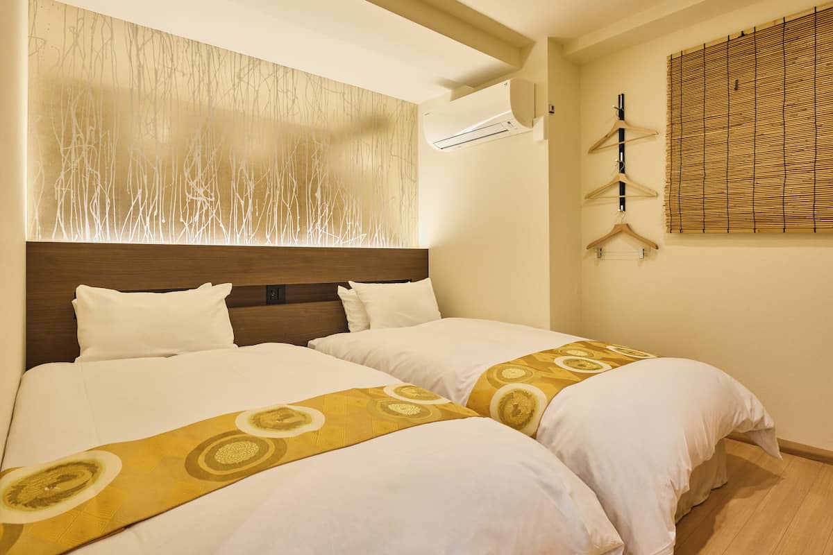 Pangsapuri gaya Jepun , 3 Bedrooms, Non Smoking, 2 Bathrooms | Gebar bulu kapas, langsir/tirai gelap terus, seterika/papan seterika